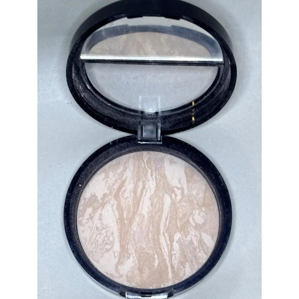 Laura Gellar Baked Balance and‎ Brighten Foundation in Porcelain New